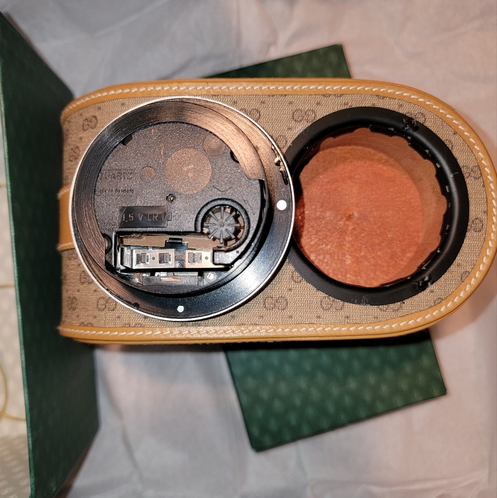 RARE GUCCI Tan Signature Logo Desk Clock with Pen Holder - Picture 11 of 11